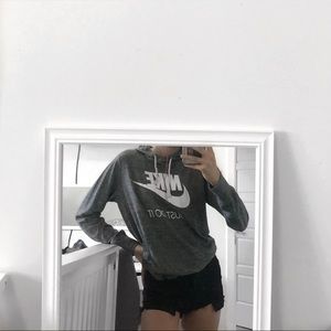 GREY NIKE SWEATER